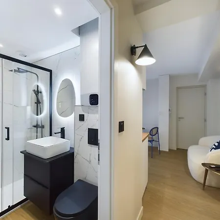 2 Pieces Tres Calme Aux Pieds De La Cathedrale