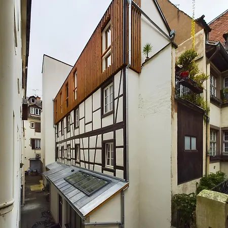 2 Pieces Tres Calme Aux Pieds De La Cathedrale