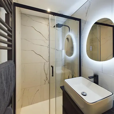 2 Pieces Tres Calme Aux Pieds De La Cathedrale * Страсбург