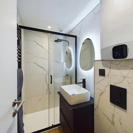 2 Pieces Tres Calme Aux Pieds De La Cathedrale Страсбург